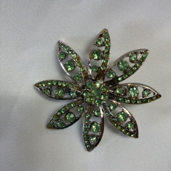 Flower shaped brooch / coat pin - set of 2 - Picture 3 of 4